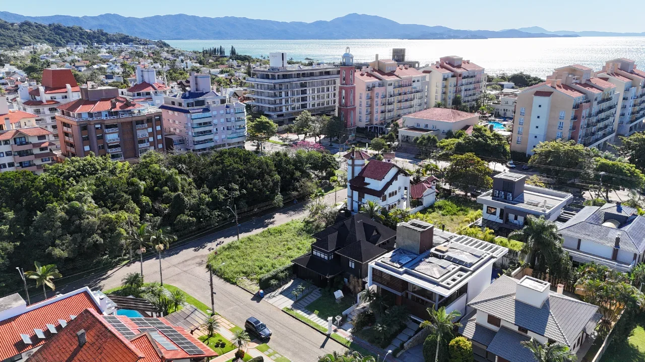 Cinematic House Jurerê - Panoramic Aerial with Ocean