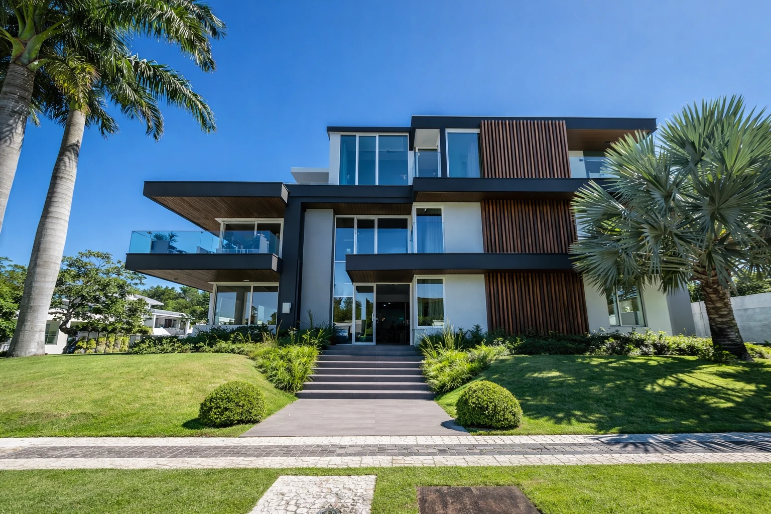 Jurerê Internacional - Luxury Mansion 1