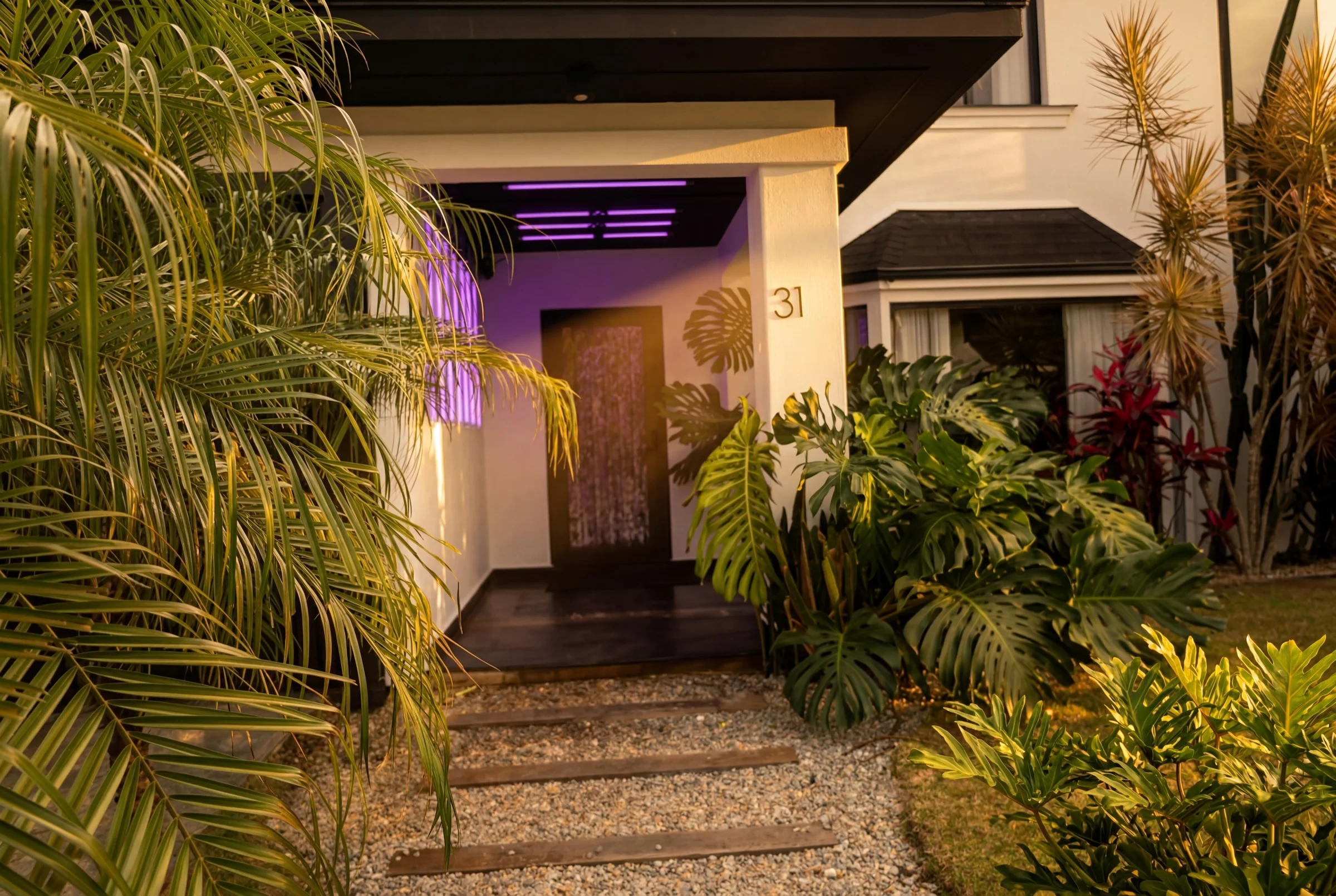Cinematic House Jurerê - Entrance Sunset