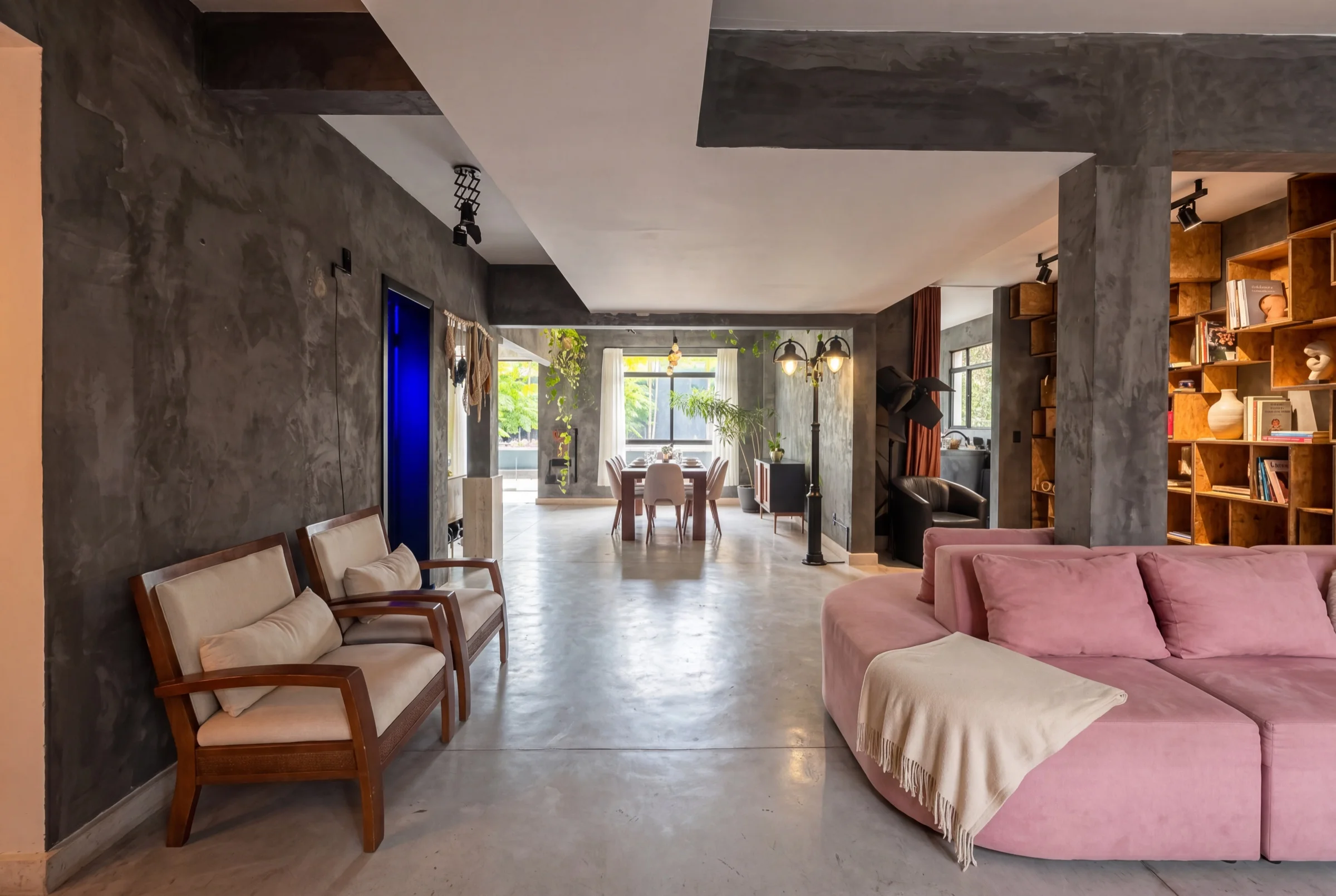 Cinematic House Jurerê - Living Room with Pink Ottoman