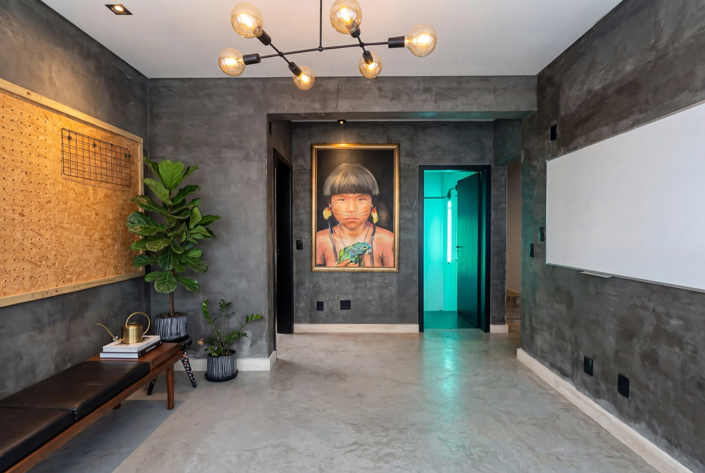 Cinematic House Jurerê - Room with Indigenous Portrait